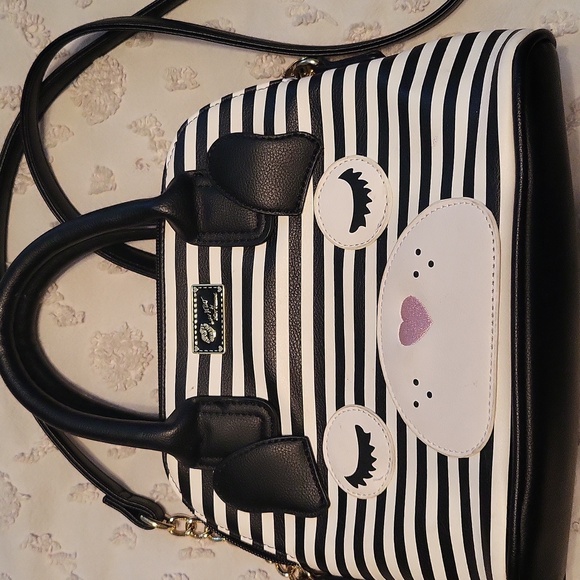 Betsey Johnson Handbags - Betsy Johnson shoulder purse